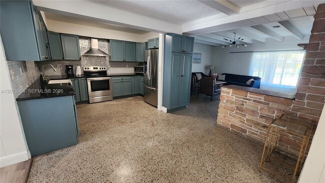 482 NE 8th Ave