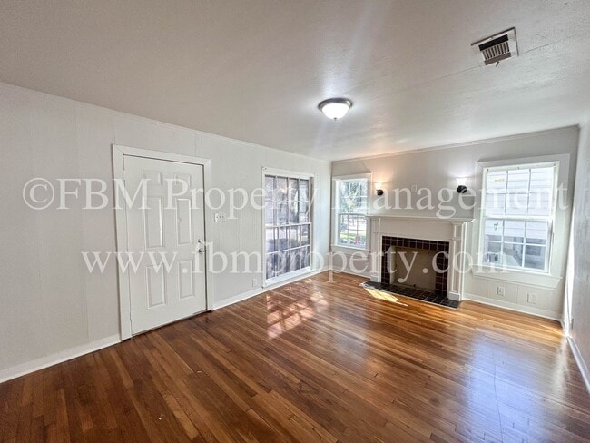 Photo - 608 W Lake St