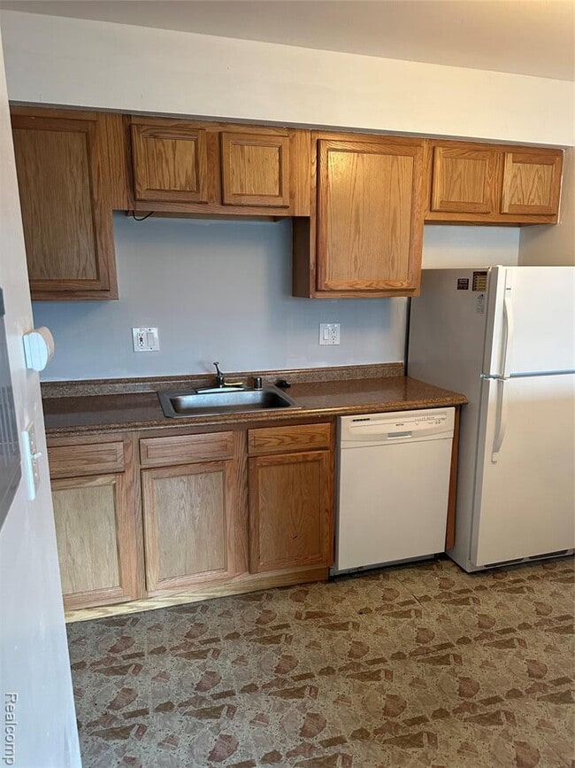 Photo - 25300 Shiawassee Cir Unit 202