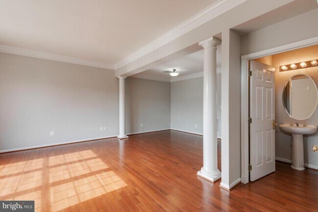Photo - 25286 McIntyre Sq