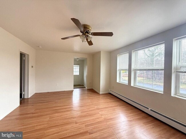 Building Photo - 1100 Grant Ave Unit E