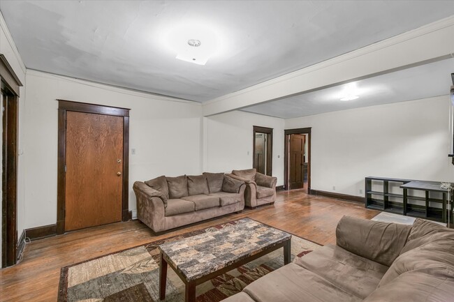 Photo - 603 W Green St Unit 3W