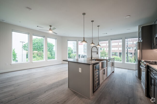 2BR, 2BA - 1,100SF