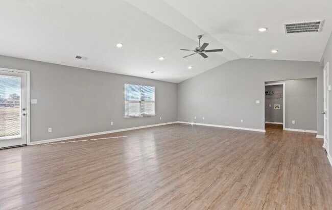 Photo - 112 Savannah Ln