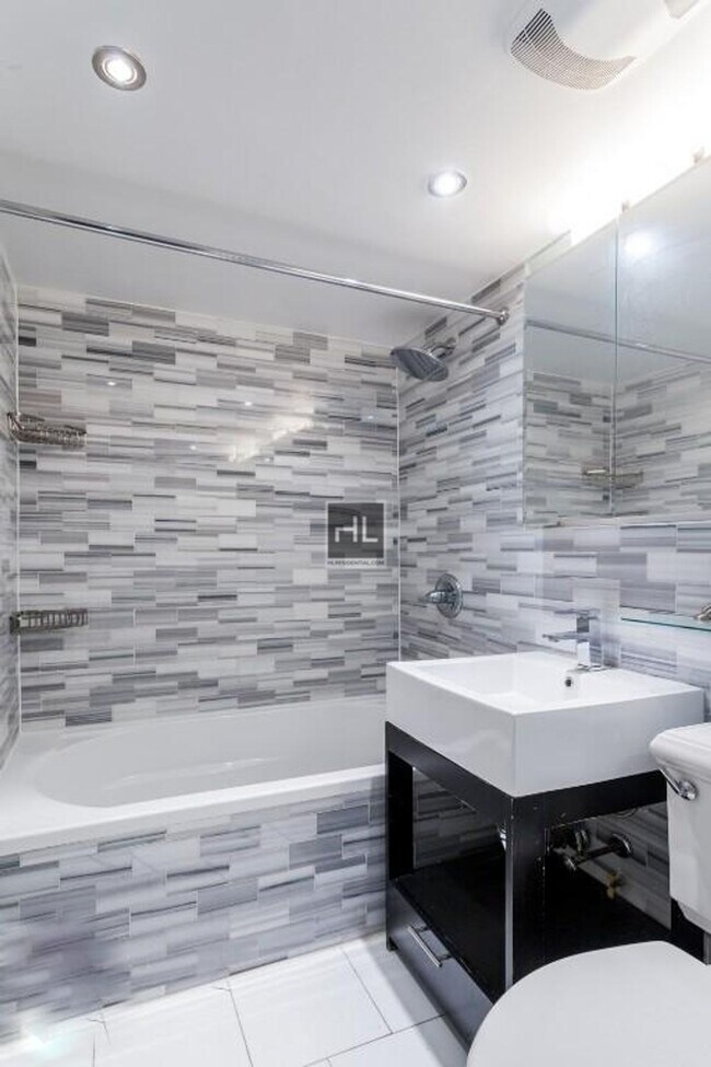 Photo - East 26th Street Unidad 3C