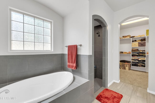 Photo - 1044 Gaitan St