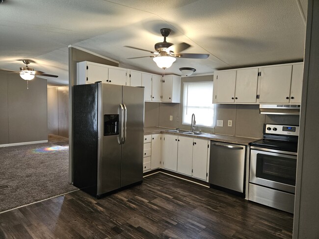 Building Photo - 38 Lynnwood Cir