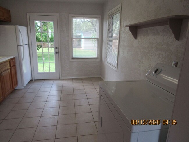 Photo - Located walking distance to Cameron University and Comanche Hospital !!