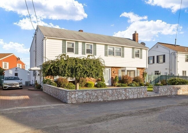 Photo - 19 Swan Ave Unit B
