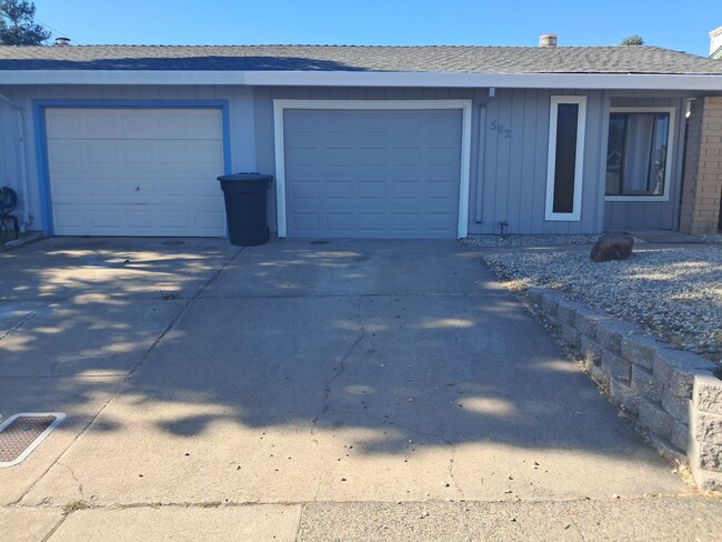Photo - Roseville 2 Bedroom Duplex, New Carpet, Central Heat and Air, Large Fenced Yard