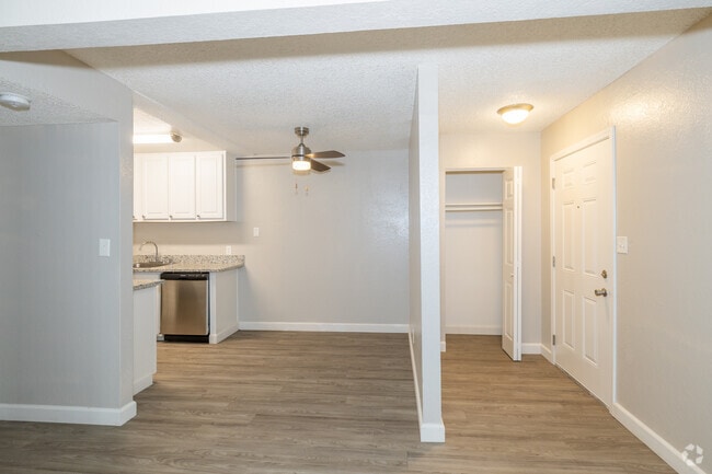 1BR, 1BA - 525SF - Dining Room