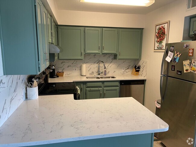 Building Photo - Updated 1 bed 1 bath Condo for rent Aurora... Unit A-303