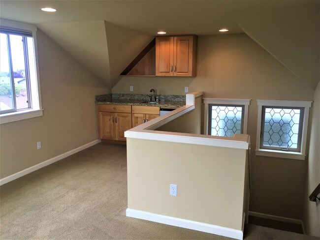 Loft/wet de bar - 1508 California Ave SW