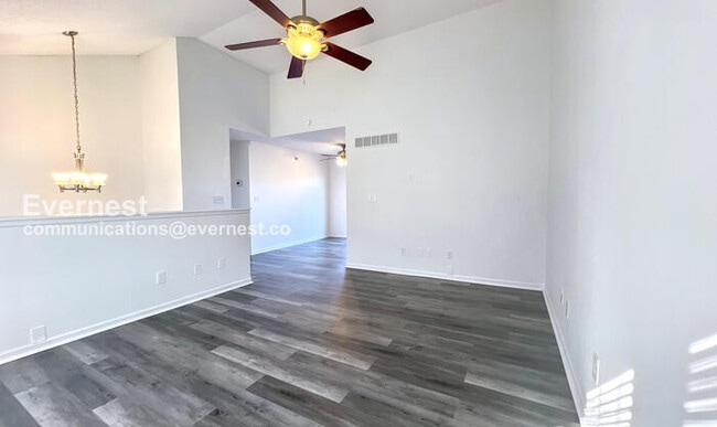 Photo - 1021 SE Steeple Dr