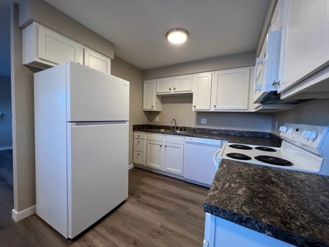 Building Photo - 2330 Greeley Dr Unit 2330 Greeley Dr #D