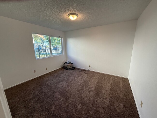 Photo - 118 W Boone St