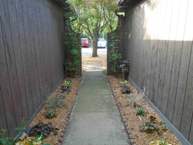 Photo - 2547 Meade Ct