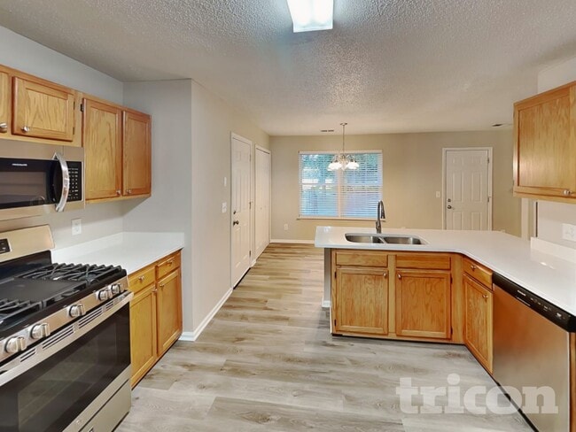 Photo - 14 Waterton Way