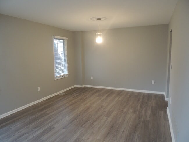 Photo - 404 Pinebrooke Cir