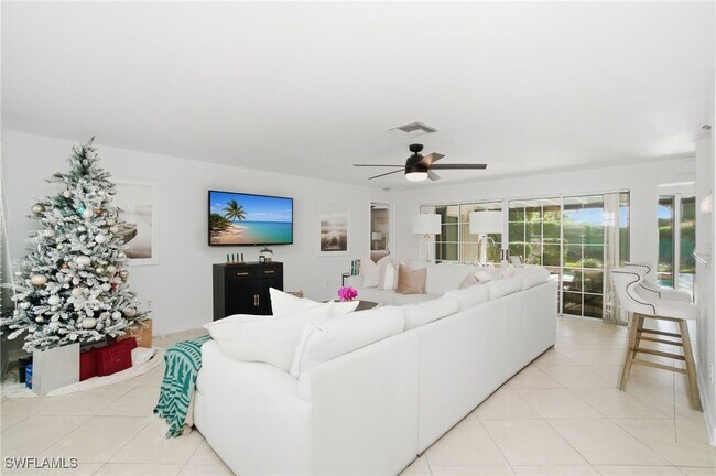 Photo - 560 Cypress Way E