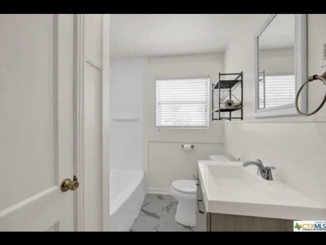 Photo - 214 S Saunders St