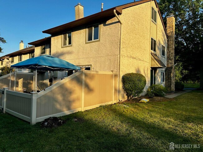 Photo - 99 Thoreau Dr