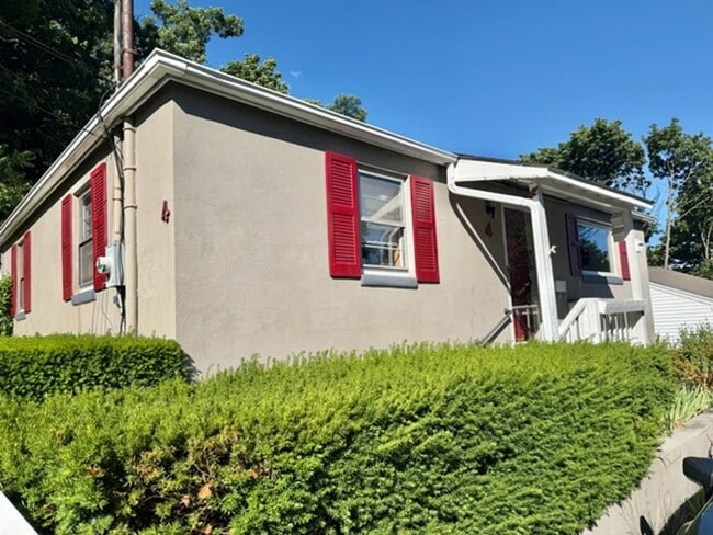 Building Photo - FOR RENT: Charming Ranch Home Near West Point with Seasonal Hudson River Views