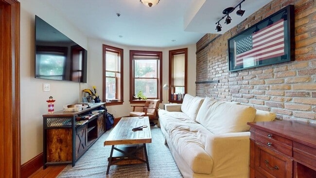 Building Photo - 661 Tremont St Unit 2