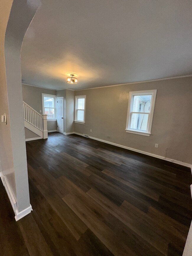 Living Room - 154 W Plumer St