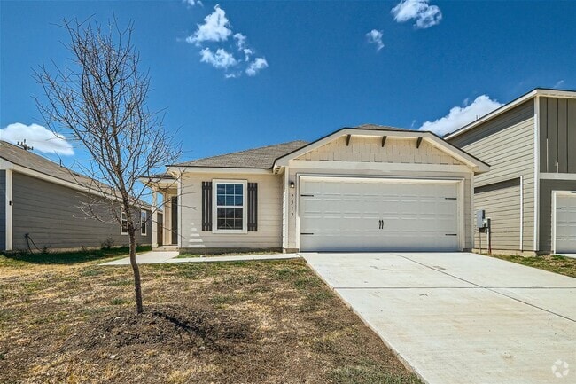 Building Photo - You dont want to miss this one!! 4 bedrooms! Rental
