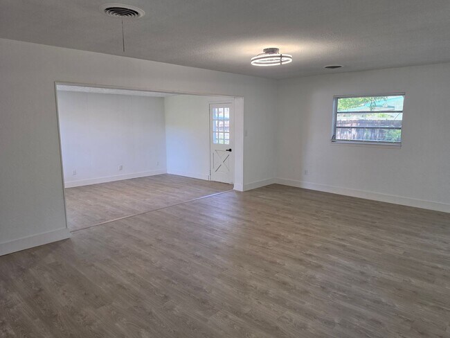 Photo - FOR RENT!!! SIMPLY STUNNING AND SPACIUS 3 BED 2 BATH SINGLE FAMILY HOME..
