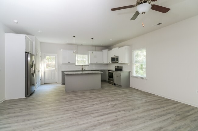 Photo - 320 N Vance St