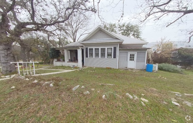 Building Photo - THREE BEDROOM, 2 BATHROOM HOME FOR LEASE I...