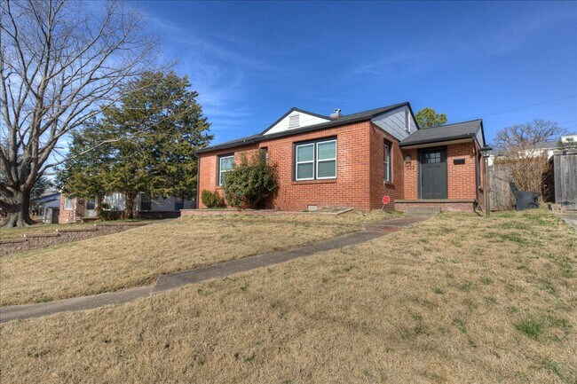 Photo - 1223 E 31st St