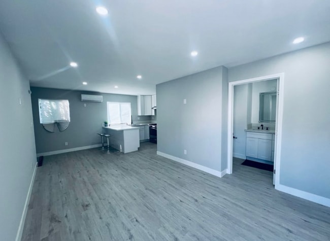 Photo - 2437 Cochran Ave Unit 2