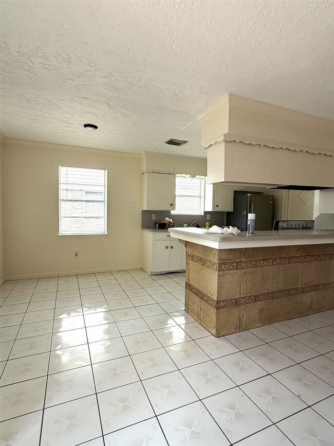 Photo - 10830 Overlea Dr