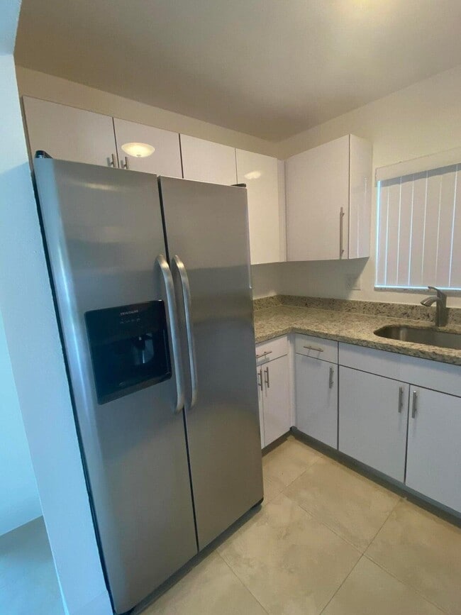 Photo - 560 NE 19th Ave