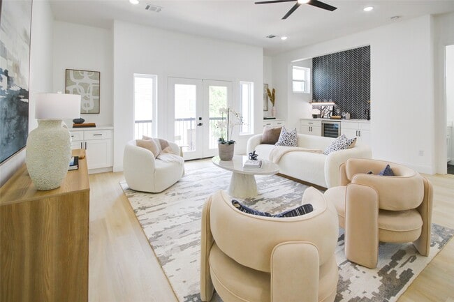 Building Photo - 1214 W 24th St