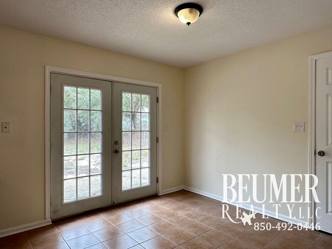 Photo - Coastal Living in Charming Innerarity Point