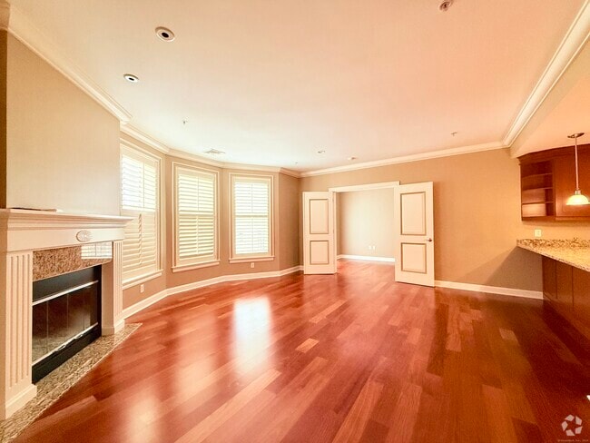 Building Photo - 85 Memorial Rd Unit APT 202