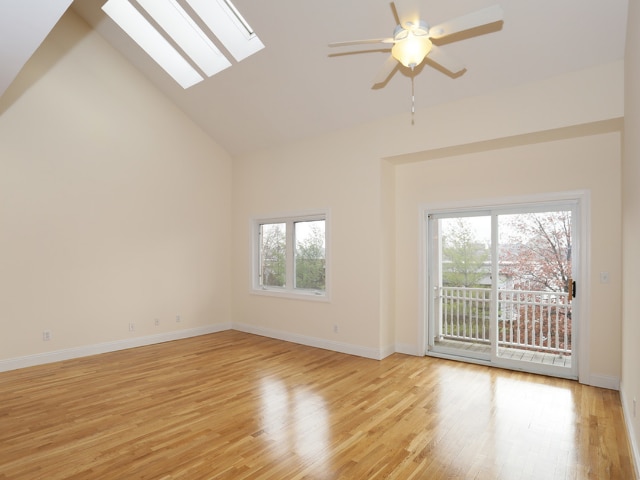 SR. Sala de estar del loft - Plano B - Mariner's Landing Apartments