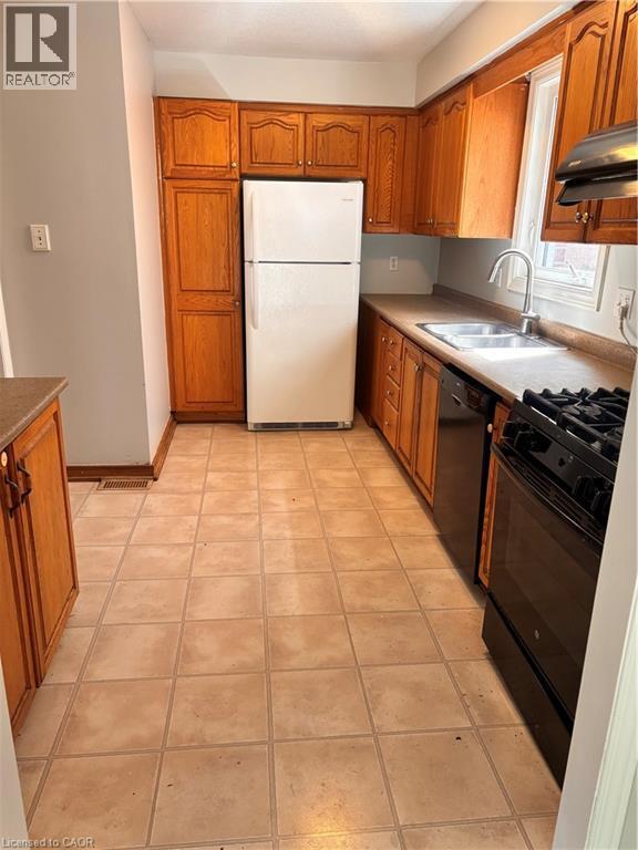 Photo - 206 Northmanor Crescent