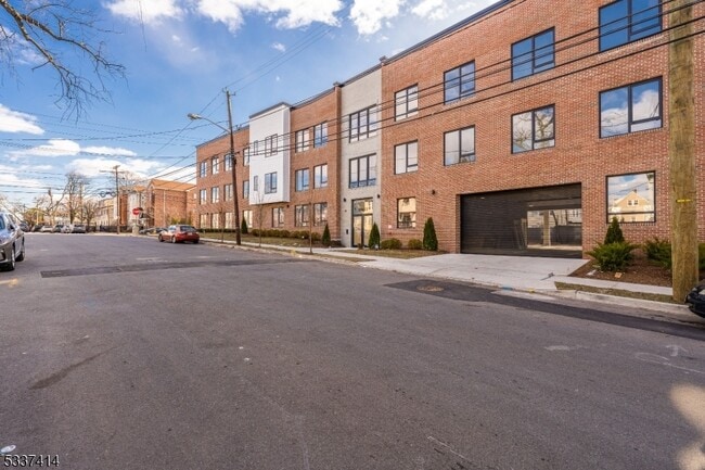 Photo - 560 13th Ave Unit 302