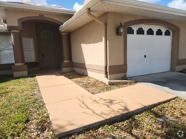 Building Photo - Duplex for rent with a pool Rental