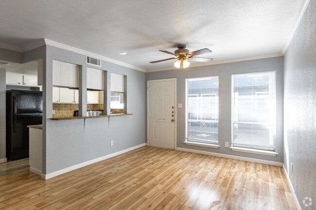 2BR, 1.5BA - 950SF - Living Room - Treehouse Apartments