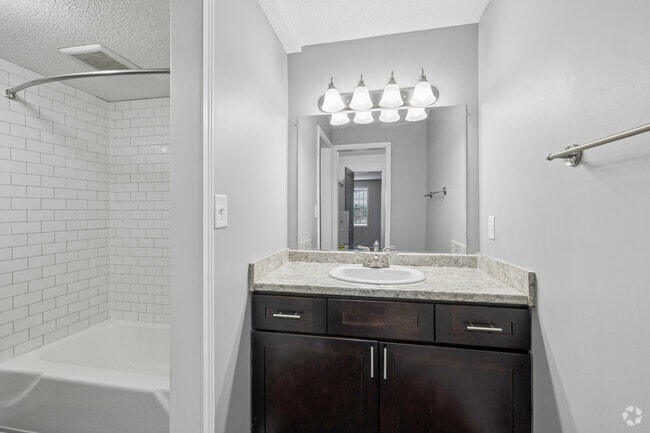 Ziggy 2BR, 1BA - 920SF - Bathroom