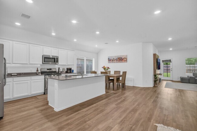Photo - 1413 Cantabria Ct