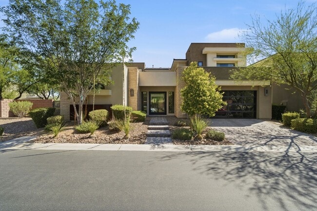 Building Photo - Modern Elegance in The Ridges - Furnished