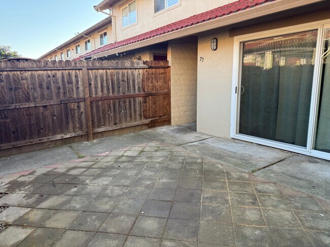 Photo - 79 Avram Ave