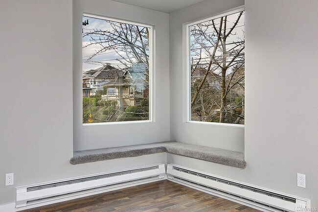 1906 3rd Ave W